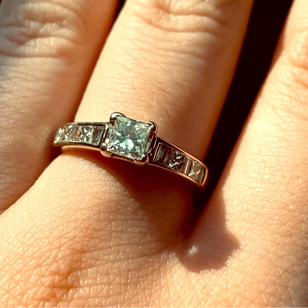 1 ct. total weight 18k white gold diamond engagement ring
